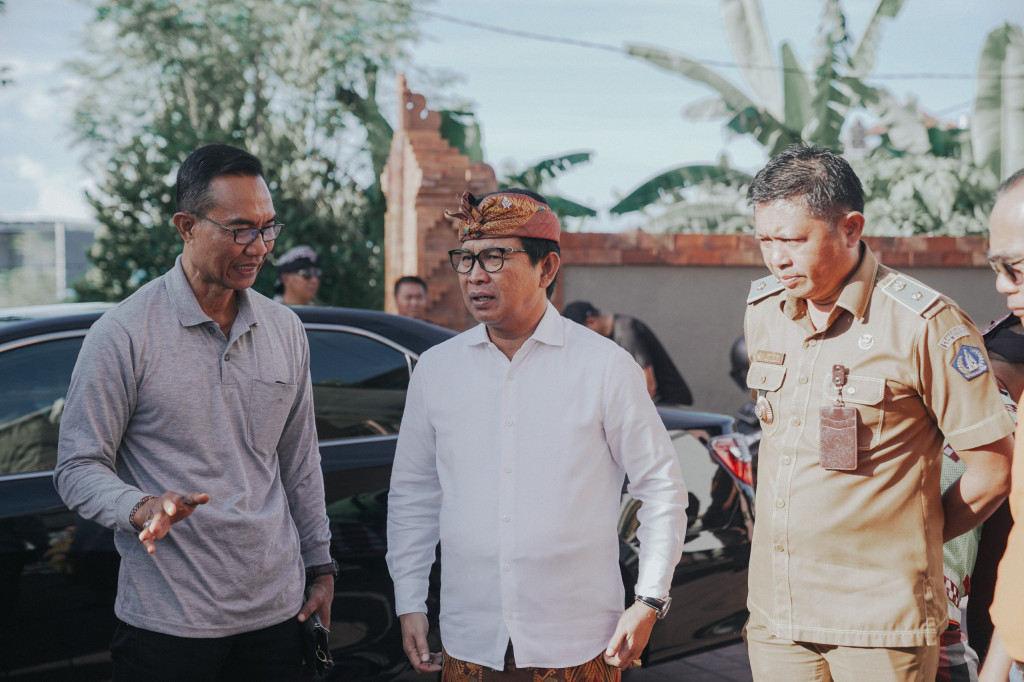Sekda Adi Arnawa kunjungi  pelaksanaan GPM di Gor Dalung Mengwi